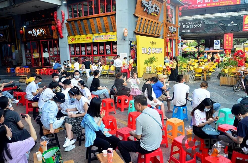 龙虾店一年能赚多少钱？小伙1元卖龙虾半年净赚118万-玖儿的学习笔记