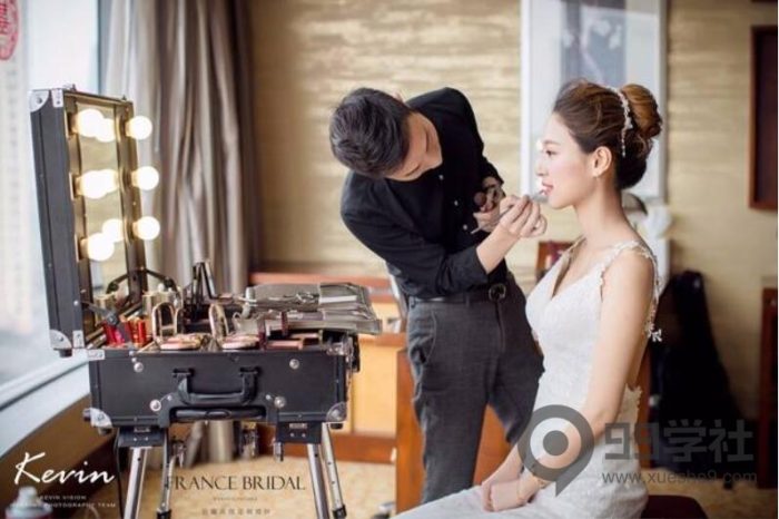 不会化妆却还能靠化妆年赚 100 万!整合资源空手赚钱模式-玖儿的学习笔记